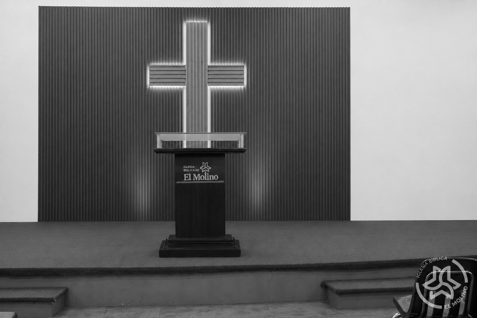 Adoración en la Iglesia Bíblica El Molino